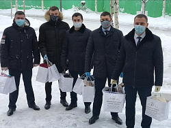  Сегодня  руководители учреждений спорта Нижневартовска  приняли участие в благотворительной акции «Согревая теплом» 